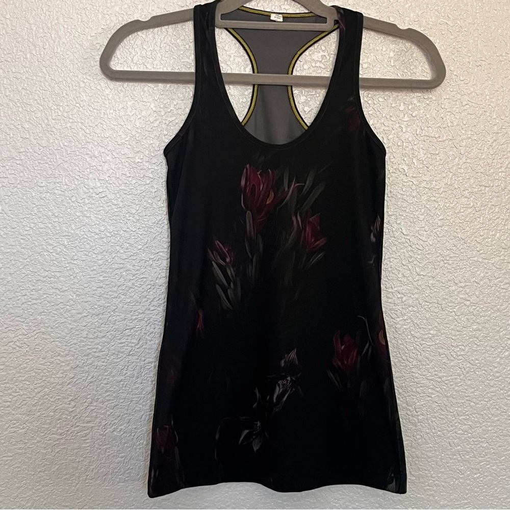 Lululemon Cool Racerback
Floral Sport Black size 4